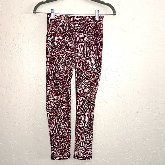 Under Armour Women’s XS Compression 19” Capris Activewear Tights - Burgundy - Picture 4 of 8